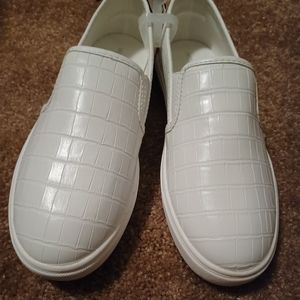 Women's slip on shoes